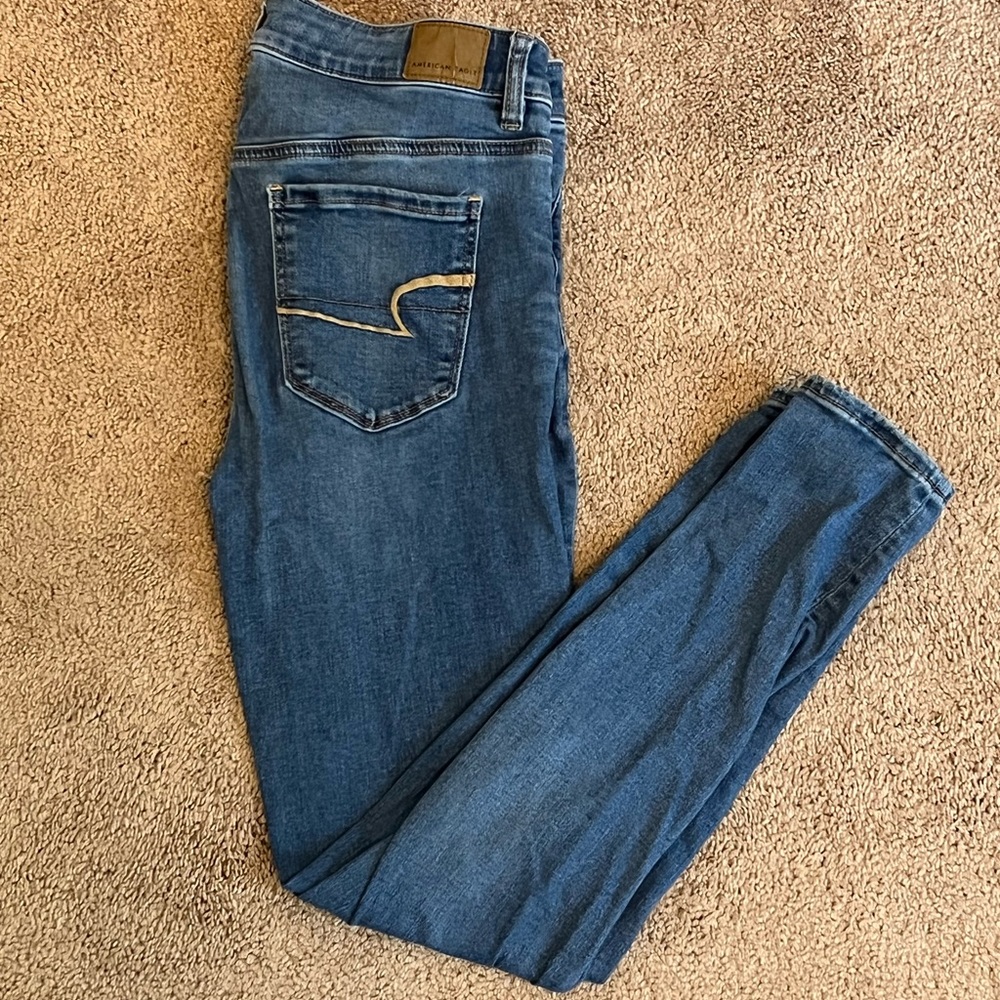 ✨ PRICE DROP American Eagle Classic Blue Wash Skinny Jeans